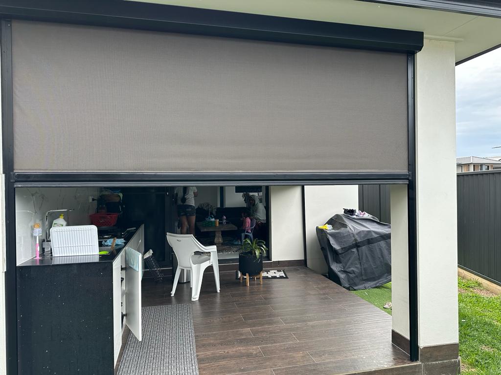 Outdoor urban track blinds